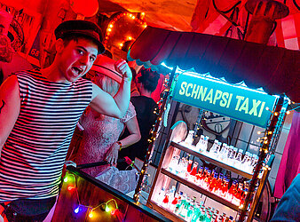 HUTBALL EINE WATERLOO PRODUKTION