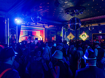 HUTBALL EINE WATERLOO PRODUKTION