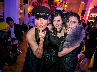 HUTBALL EINE WATERLOO PRODUKTION