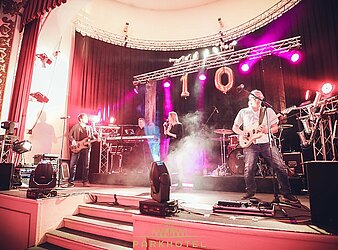 DIE GROSSE DRESDNER Ü30 PARTY