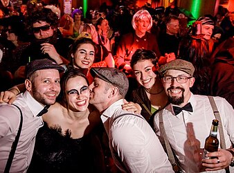 PICHMÄNNEL FASCHING EINE WATERLOO PRODUKTION