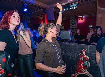 SPÄTSCHICHT - DIE AFTERWORK PARTY