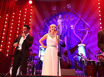 PARTY ZUM HUTBALL EINE WATERLOO PRODUKTION