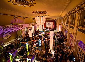 FAMILIENTREFFEN EINE WATERLOO PRODUKTION