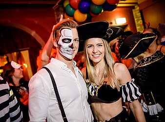 PARTY ZUM HUTBALL EINE WATERLOO PRODUKTION