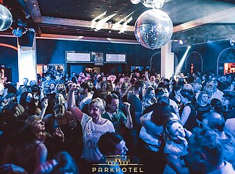 DIE GROSSE DRESDNER Ü30 PARTY