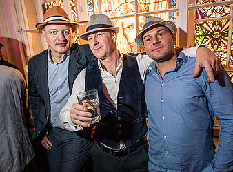 HUTBALL - EINE WATERLOO PRODUKTION