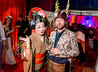 PARTY ZUM HUTBALL EINE WATERLOO PRODUKTION