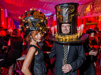 PARTY ZUM HUTBALL EINE WATERLOO PRODUKTION