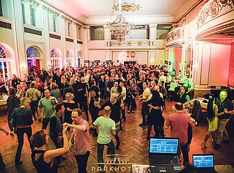 DIE GROSSE DRESDNER Ü30 PARTY