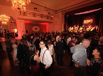 SWING BAND BALL