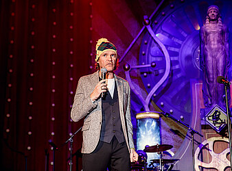 HUTBALL EINE WATERLOO PRODUKTION