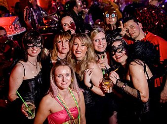 PARTY ZUM HUTBALL EINE WATERLOO PRODUKTION