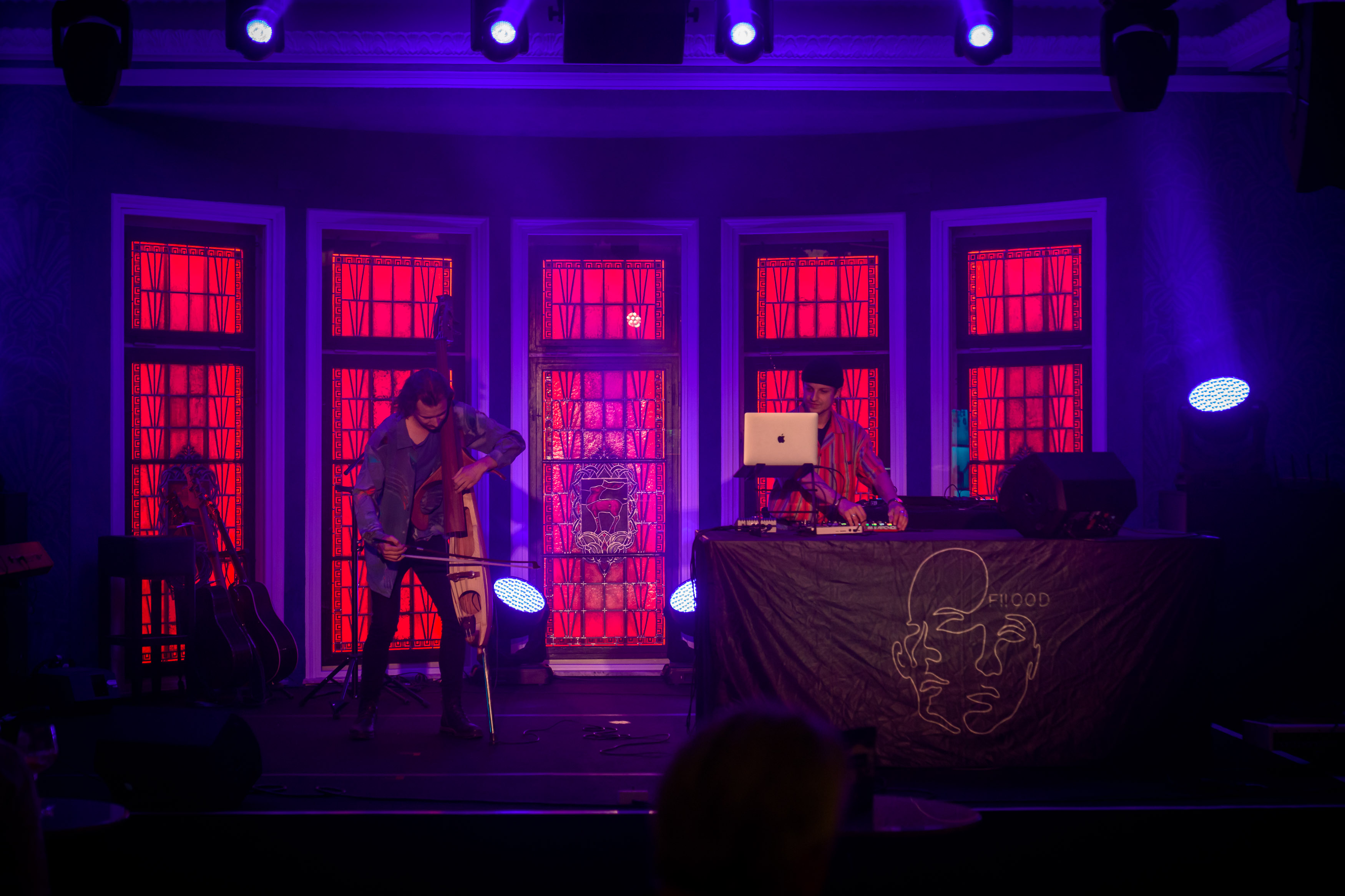 Blauer Salon Eröffnung Fllood